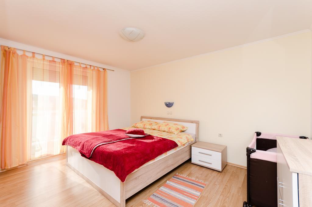 Apartments Rajka Лопар Екстер'єр фото