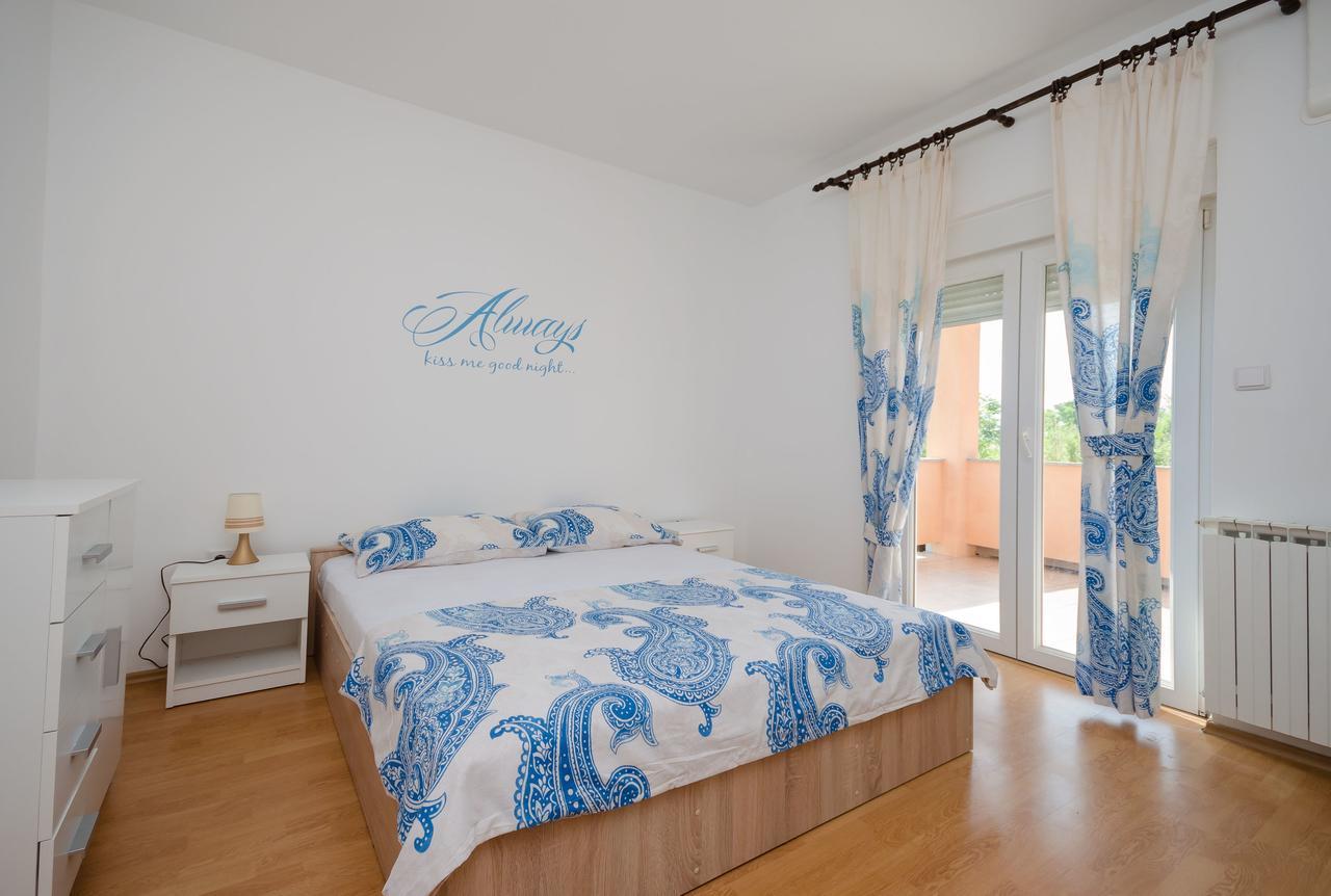 Apartments Rajka Лопар Екстер'єр фото